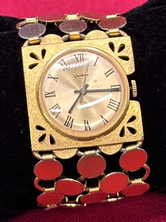 VTG Vendome Analog Watch 7-Jewel Wind-Up main image 13